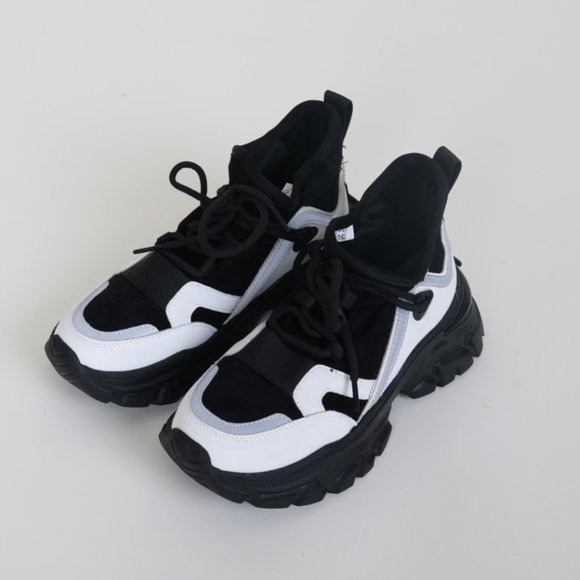 shoes - Picture 2 of 3